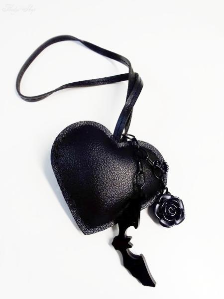 Taschenanhänger Herz mit Fledermaus/Rose